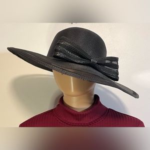Black straw Sun hat with bow